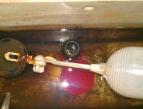 马桶一直流水的原因及修理方法（快速解决马桶持续流水问题的有效措施）