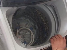 美的洗衣机清洗方法是什么？如何有效去除污渍和异味？