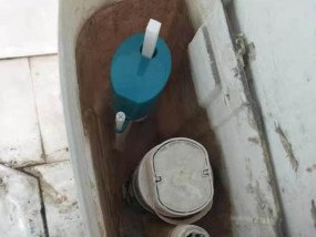 解决马桶水箱漏水的方法（快速修复漏水问题）