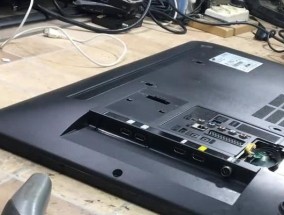 如何解决海信电视开机后黑屏问题（应对电视开机无画面的方法和技巧）