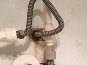 热水器响完开始漏水怎么办（解决方法和预防措施）