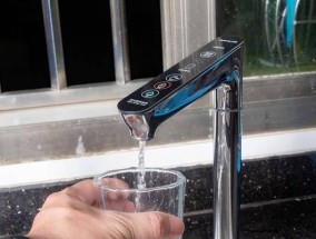 净水器出水水质高的原因（为什么净水器的水质优于其他饮用水）