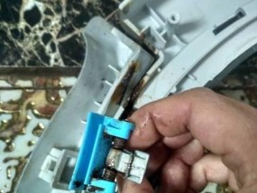 小天鹅洗衣机门打不开的原因及解决方法（探究小天鹅洗衣机门无法打开的可能原因及其解决办法）