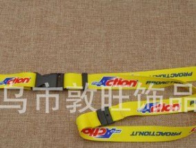 小型数码相机吊绳的挂法是什么？