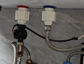 家中燃气热水器更换为电热水器的步骤是什么？