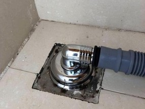 解决洗衣机下水口高问题的实用方法（洗衣机排水困难怎么办）