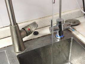 净水器水为何苦？（解析净水器水出现苦味的原因）