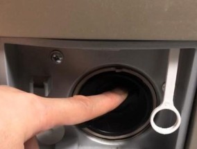 洗衣机进出水不停止的修理方法（解决洗衣机进出水不停止问题的实用技巧）
