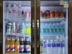 如何使用冰柜快速冷藏饮料（掌握冰柜冷藏技巧）