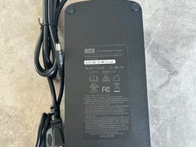 压铸铝锂电池充电器电压是多少伏？充电效果好吗？