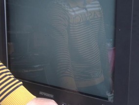 电视机开机灯不亮怎么办？（解决电视机开机灯不亮的简单方法）