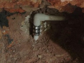 热水器侧方漏水怎么修理？紧急修复步骤和预防措施是什么？