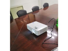 投影仪有电源但灯不亮？如何快速解决？