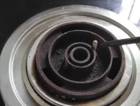 燃气灶点火松手熄火的原因及解决方法（燃气灶点火松手熄火的常见问题及解决方案）