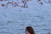 旅游中如何使用镜子辅助手机拍照？