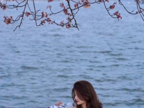 旅游中如何使用镜子辅助手机拍照？