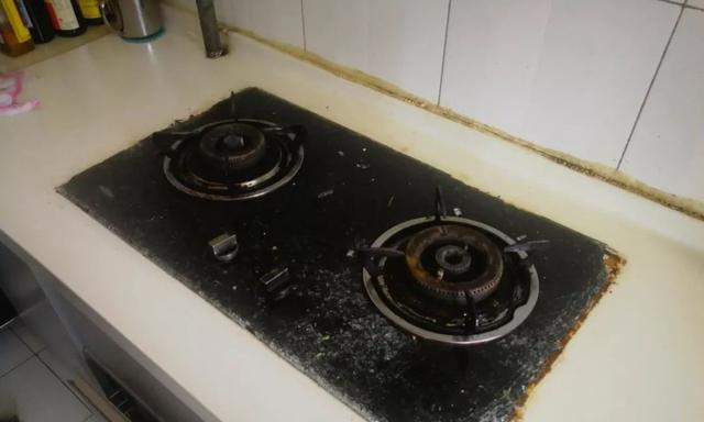 集成灶玻璃面板碎了怎么修（教你如何自己修复集成灶玻璃面板碎裂问题）  第1张