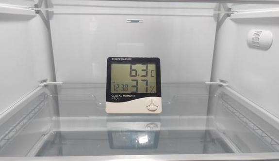 冰箱冷藏室有水的问题及解决方法（冰箱冷藏室结水原因分析及应对措施）  第1张