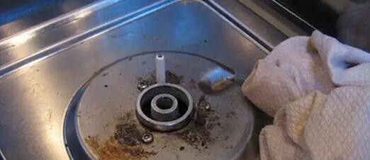 燃气灶清洗后不顺畅的解决方法（掌握灶具维护技巧）  第1张