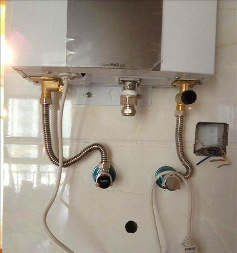 热水器电池漏水修理指南（解决热水器电池漏水问题的简易方法）  第1张