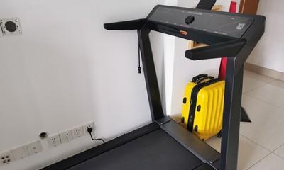 跑步机冒烟有焦味问题的解决方法（消除跑步机冒烟有焦味的技巧与建议）  第3张