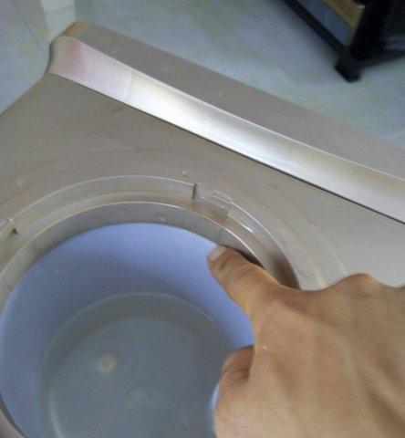 饮水机漏水原因及解决办法（揭秘饮水机漏水的隐患与解决方案）  第2张
