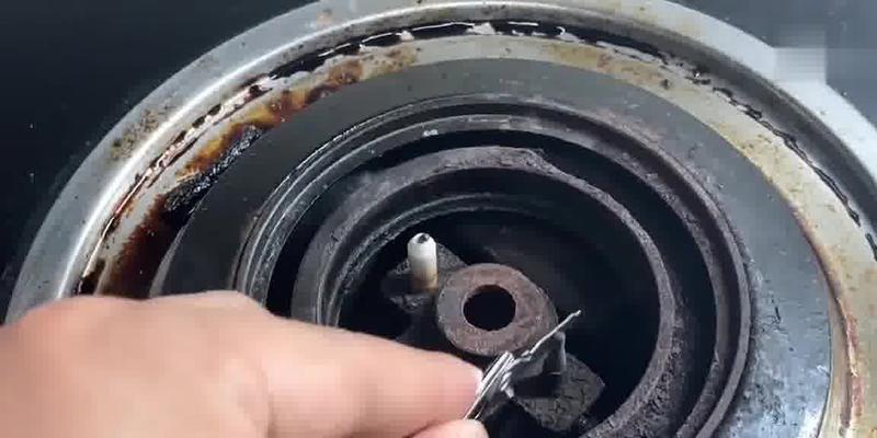 燃气灶灯频繁跳火的原因及解决方法（燃气灶灯跳火频繁）  第3张