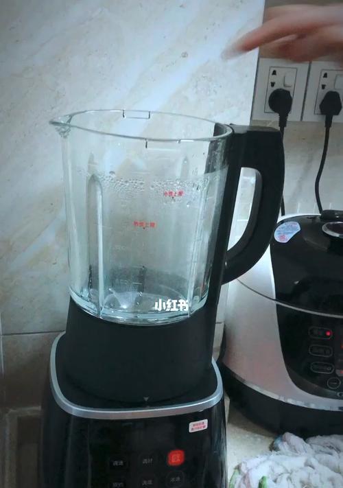 如何解决破壁机制作的豆浆不稠的问题（通过调整配方和操作技巧）  第2张