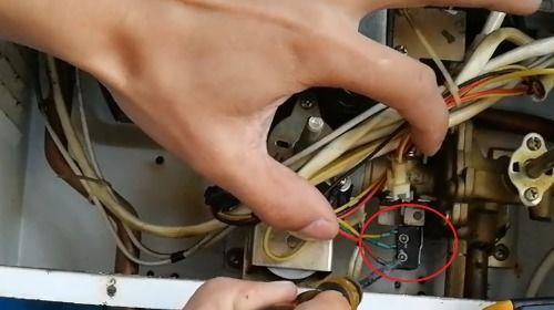 电热水器忽冷忽热的原因及解决方法（电热水器温度不稳定可能出现的问题与解决方案）  第3张