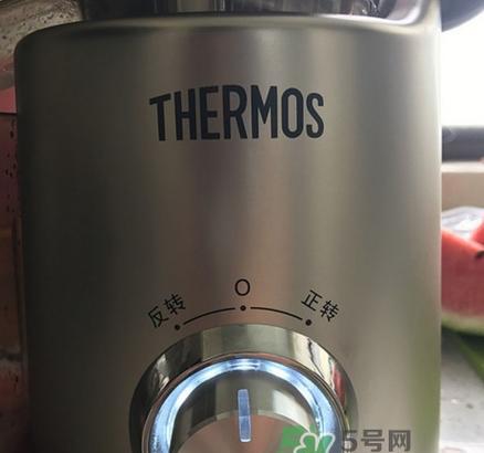 榨汁机卡住了怎么办（困扰大家的榨汁机卡住问题）  第3张