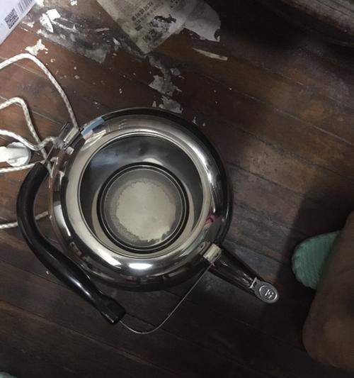 如何修理不跳闸的电热水壶（解决电热水壶不跳闸的常见问题）  第1张