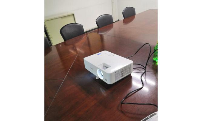 投影仪有电源但灯不亮？如何快速解决？  第1张