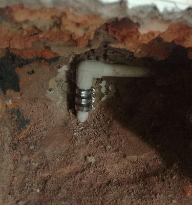 热水器侧方漏水怎么修理？紧急修复步骤和预防措施是什么？  第1张