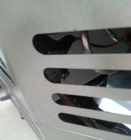 冰箱后盖维修指南（解决冰箱后盖的问题，轻松修复家电故障）  第3张
