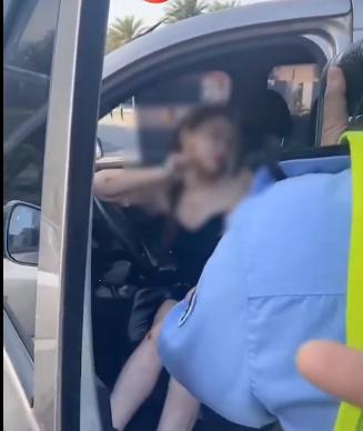 撞车时使用手机拍照安全吗？如何正确处理？  第1张