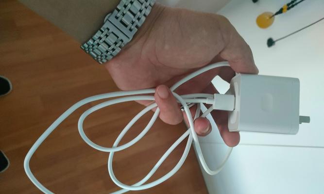 6058充电器输入功率具体是多少瓦？  第2张