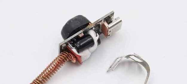 带弹簧的充电器具体名称是什么？它的工作原理如何？  第2张