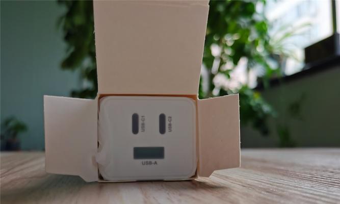 透明充电器箱子使用方法是什么？使用视频教程在哪里可以找到？  第1张